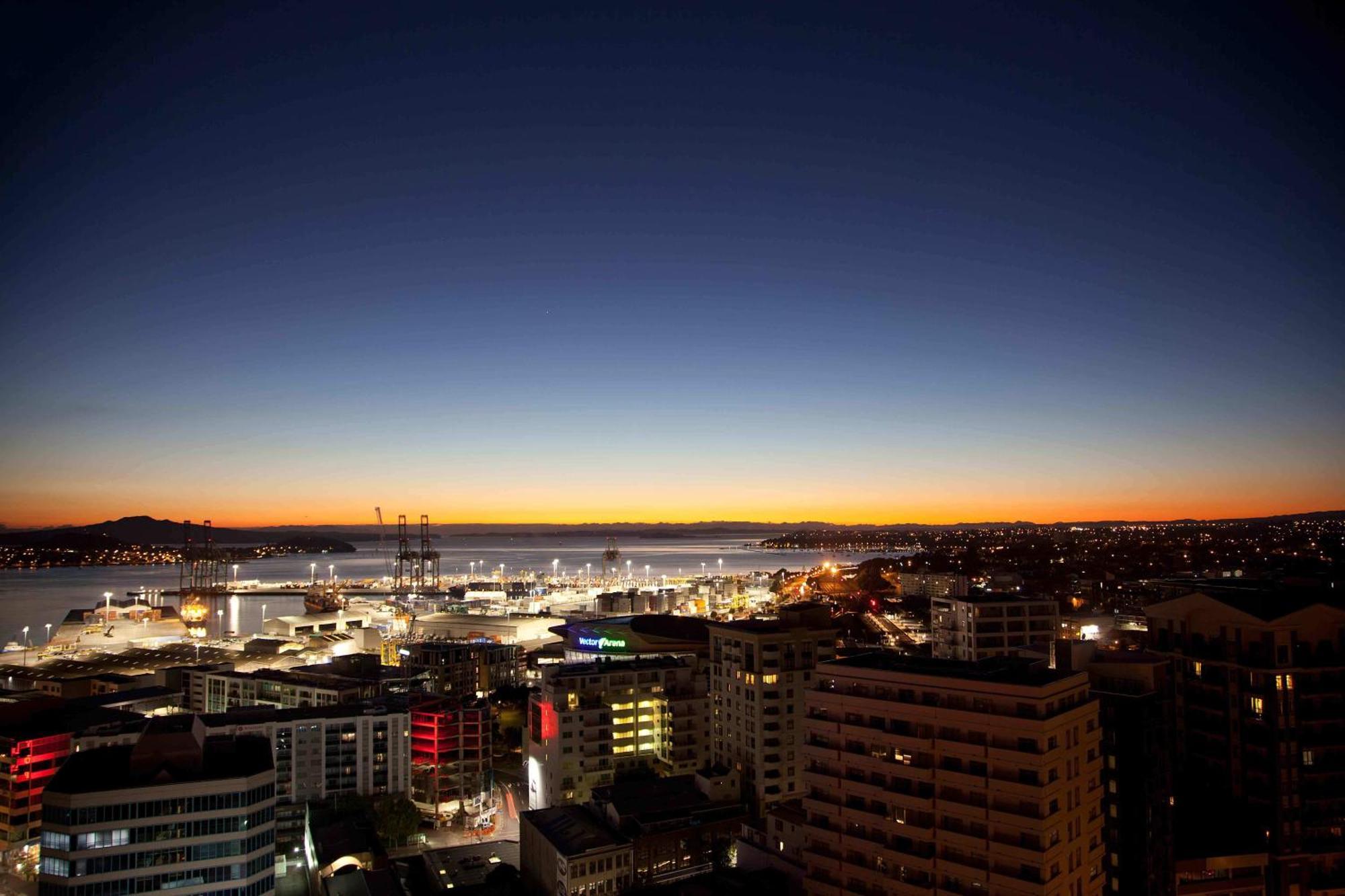 The Quadrant Hotel & Suites Auckland Bagian luar foto