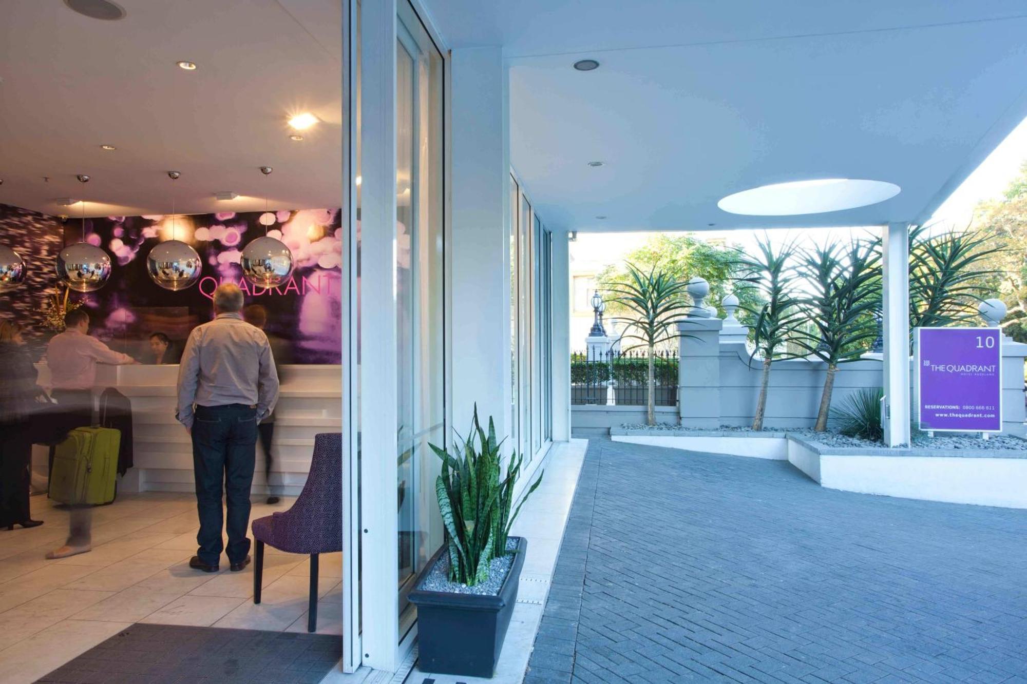 The Quadrant Hotel & Suites Auckland Bagian luar foto